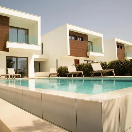 Phaedrus Living: Serenity Waves No.11 فيلة